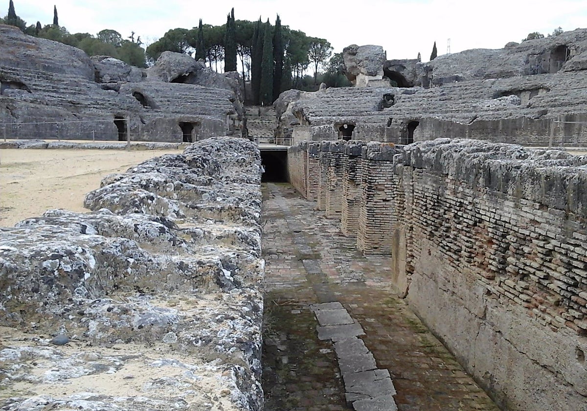 Foso del anfiteatro romano de Itálica