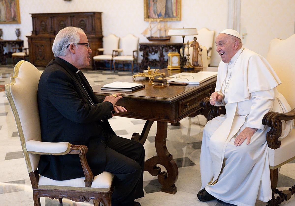 El Papa Francisco ha recibido este lunes al arzobispo de Sevilla, José Ángel Saiz Meneses