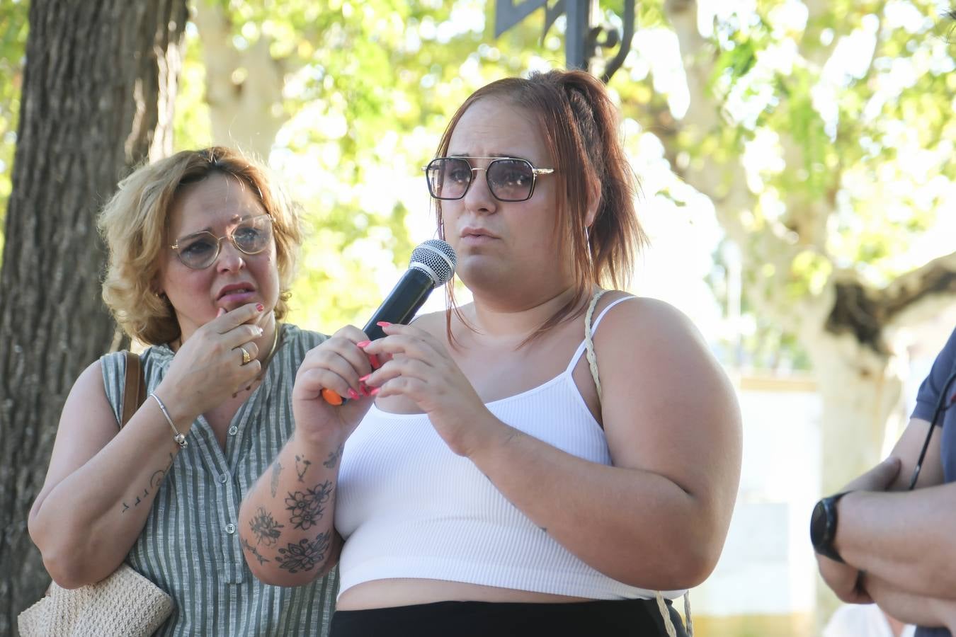 Protesta de los vecinos de Coria del Río por el incremento del número de casos de virus del Nilo 