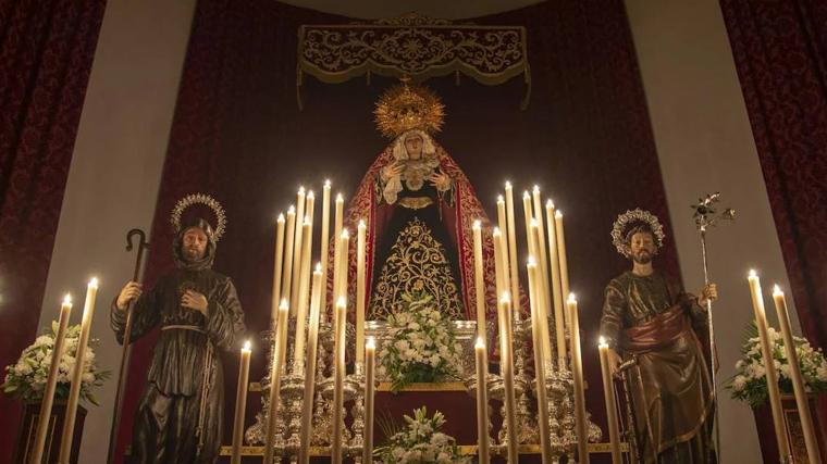 Los santos titulares escoltan a la Virgen de los Dolores