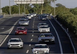 Atascos de casi 15 kilómetros en el regreso a Sevilla de las playas de Cádiz