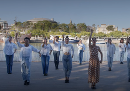 Aprende a bailar la coreografía de la Bienal de Flamenco de Sevilla 2024: así se hizo el flashmob