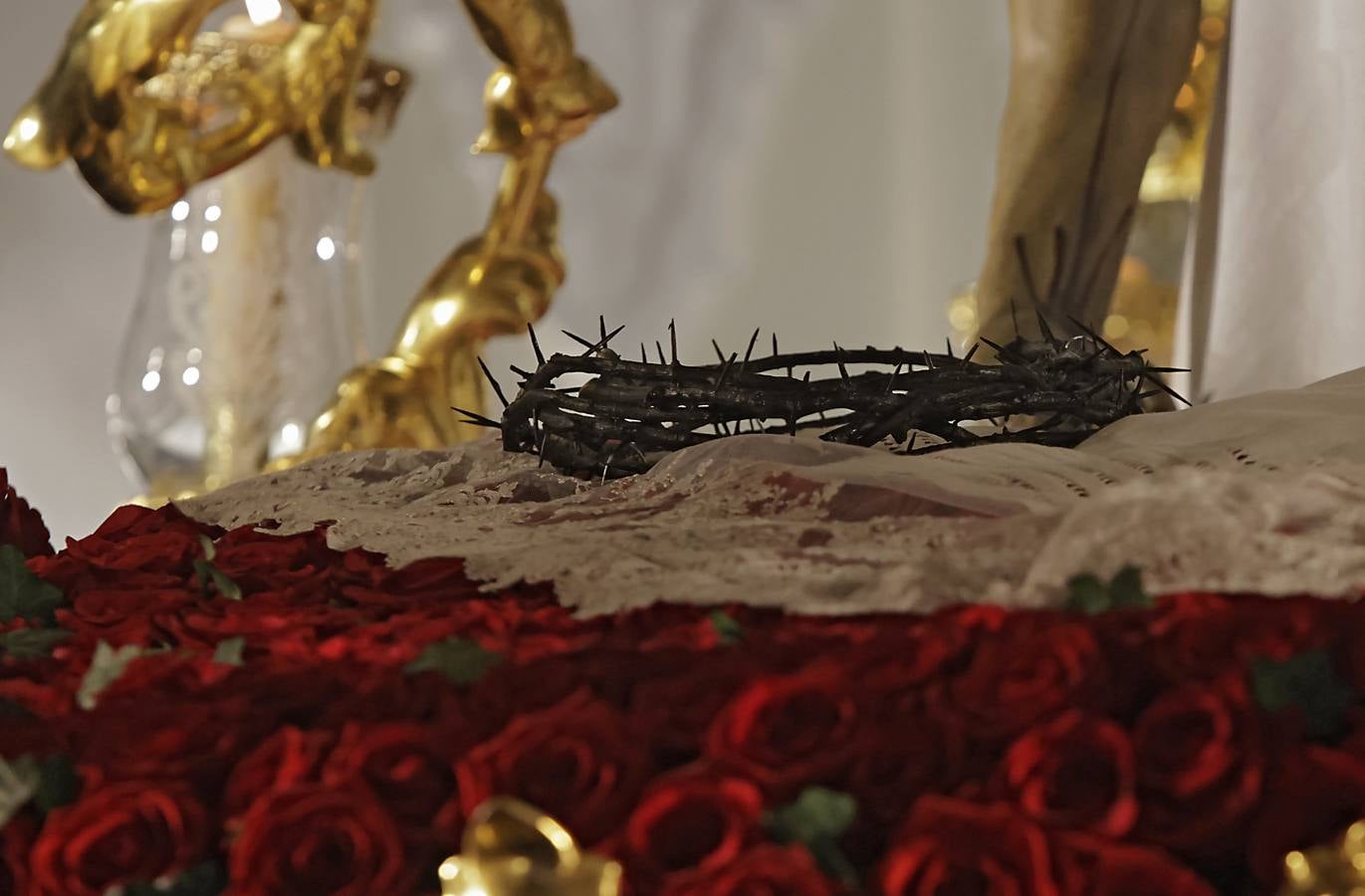 Un momento del traslado a la Catedral este sábado de la Piedad de la Hermandad del Baratillo