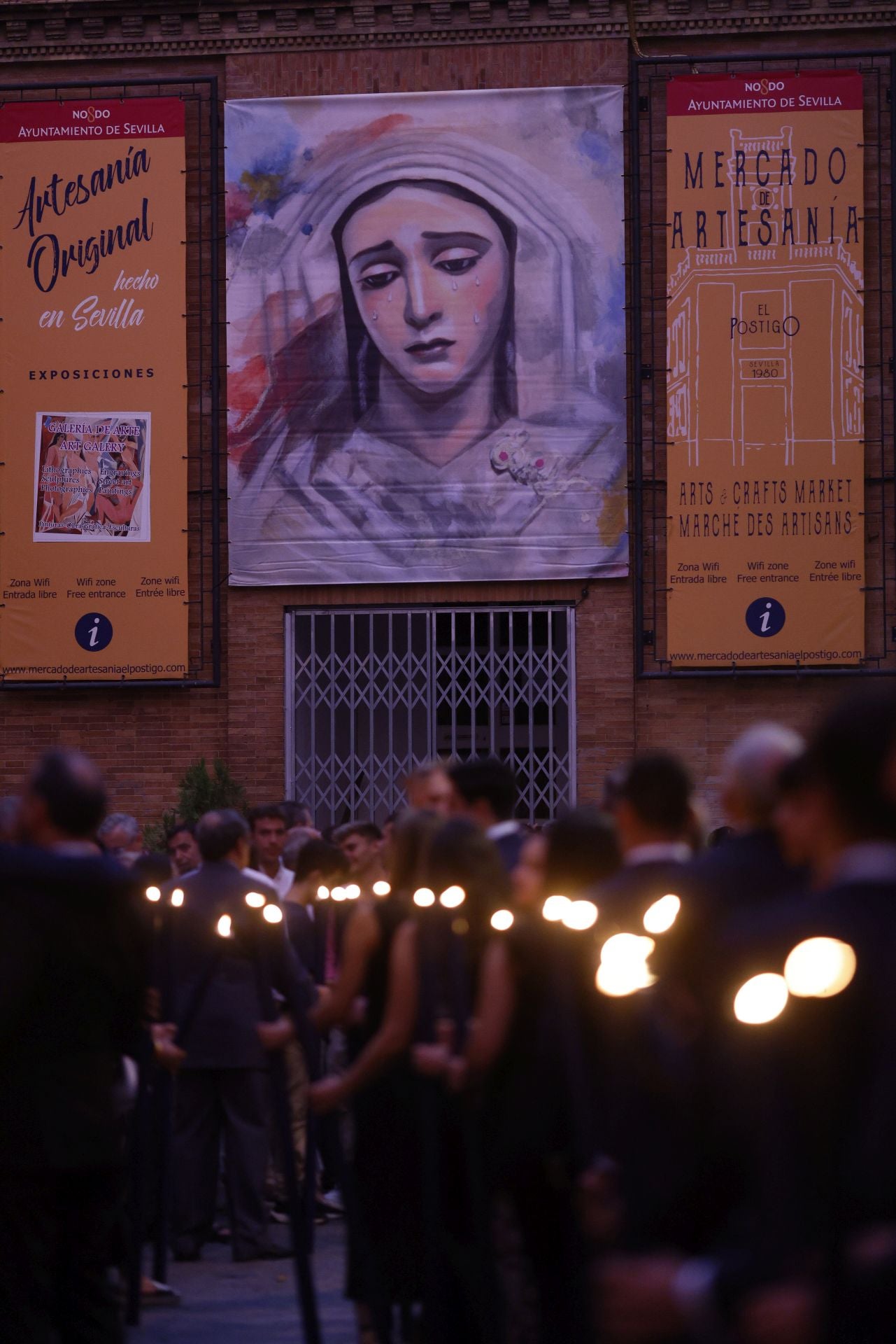 Un momento del traslado  a la Catedral este sábado de la Piedad de la Hermandad del Baratillo