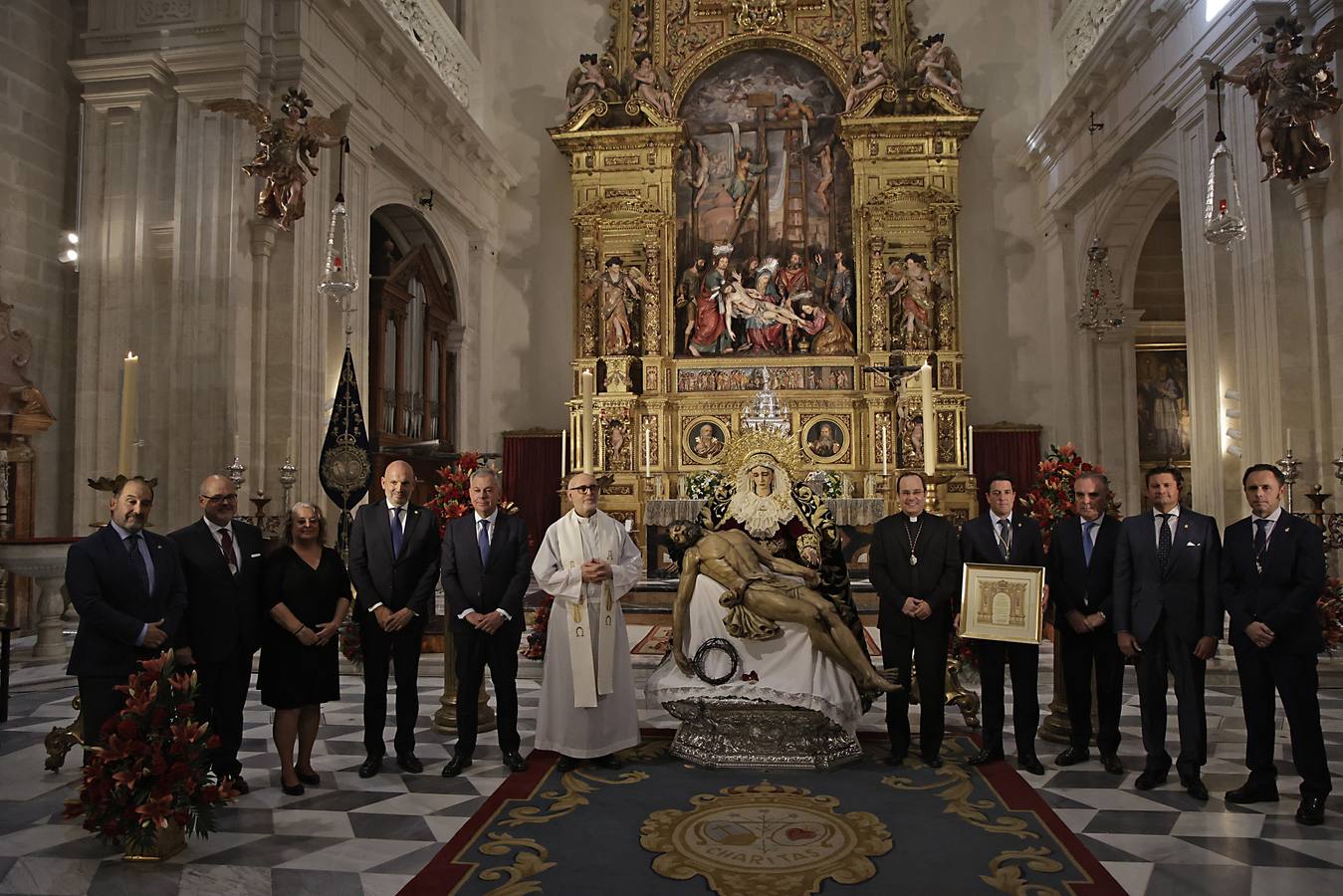 Acto de entrega de la réplica de la medalla de la ciudad a la Hermandad del Baratillo