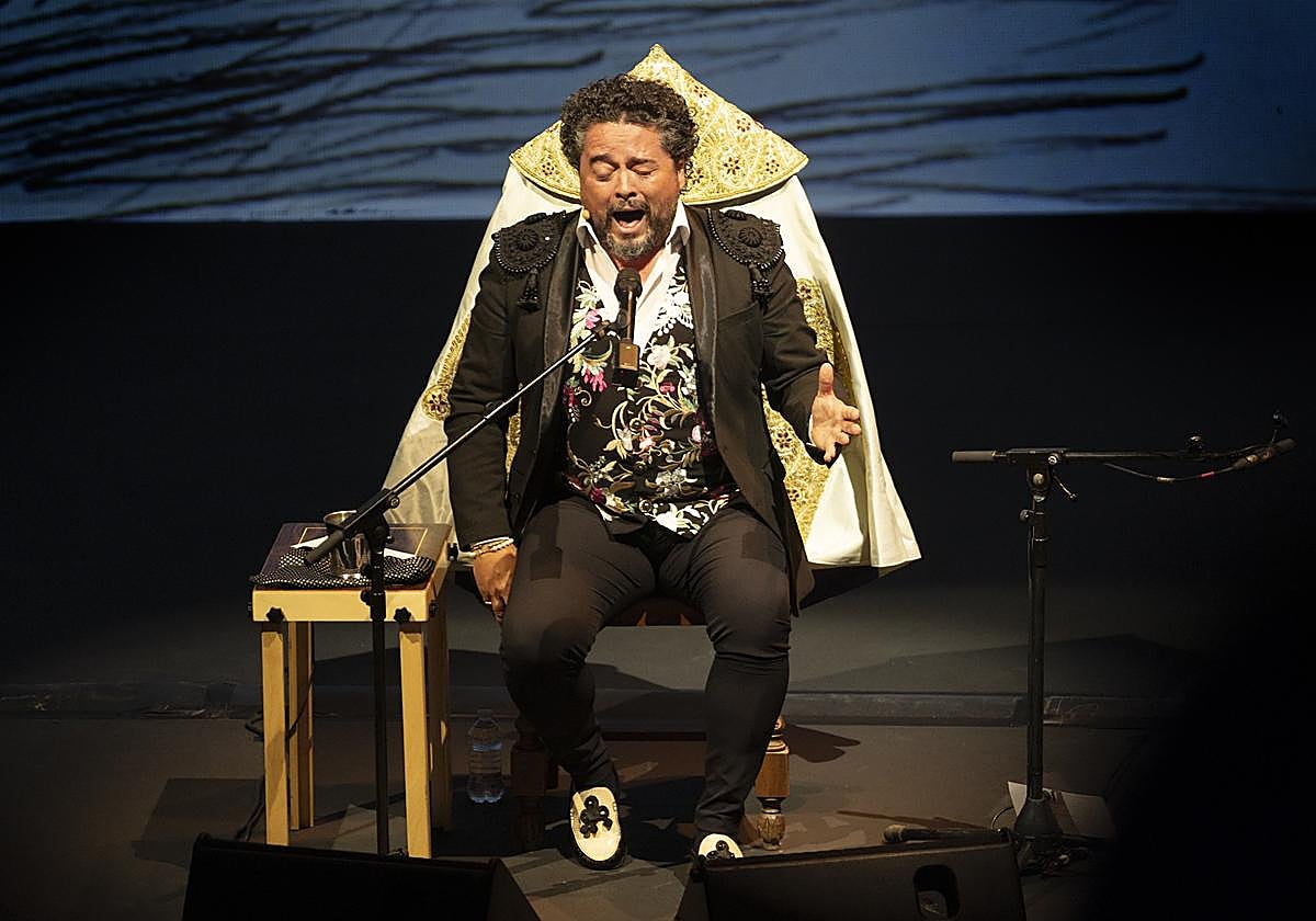 Rafael de Utrera se ha enfrentado a «seis Miuras» este jueves en la Bienal de Flamenco, el estreno de su 'Fui piera'