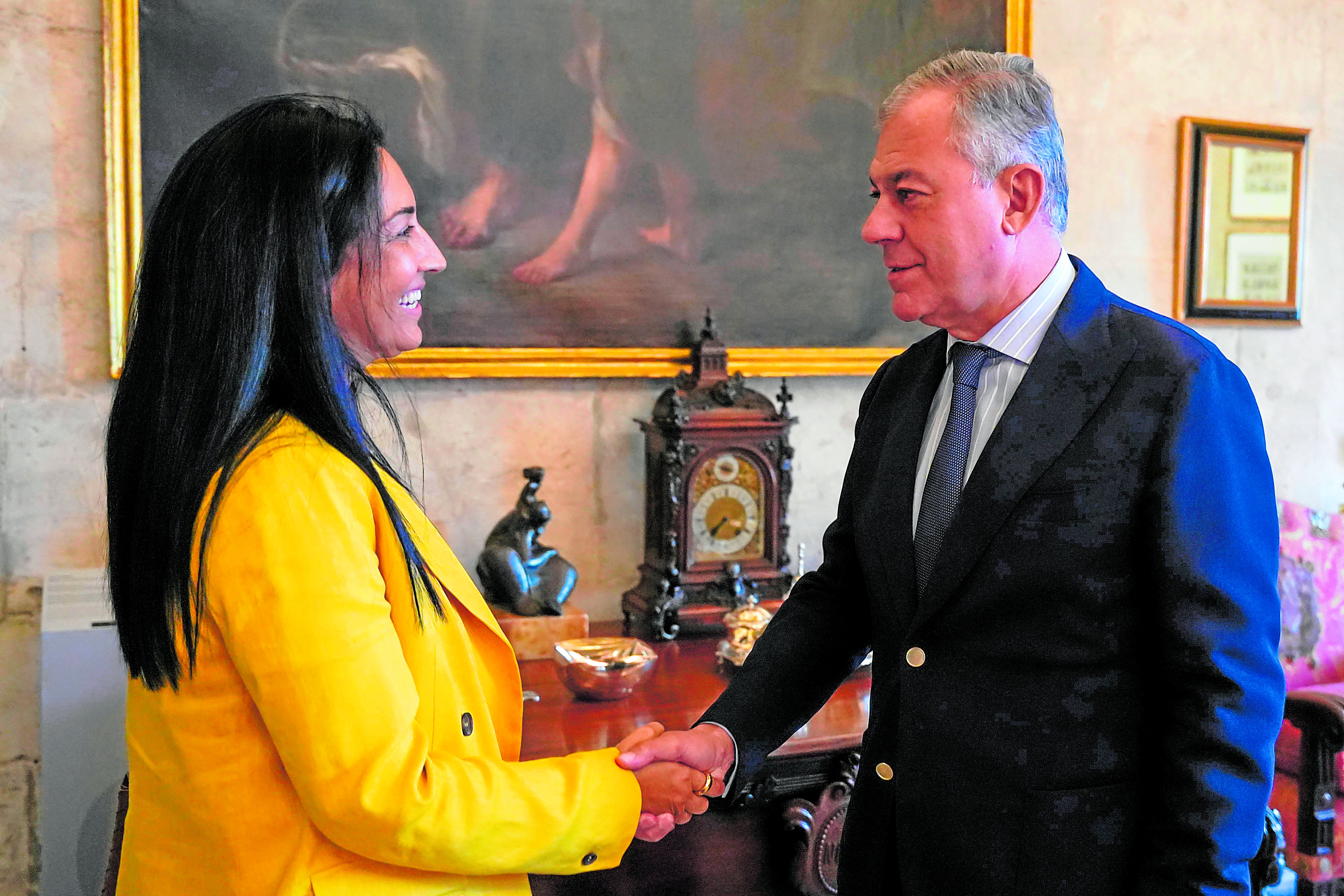 José Luis Sanz con  la embajadora de Turquía en España, Nüket Kücükel