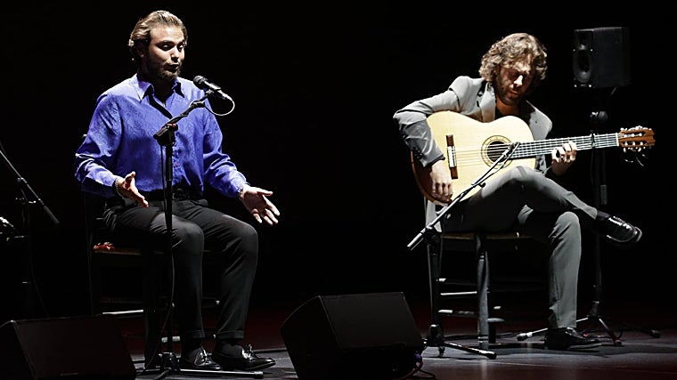 Manuel de la Tomasa junto a su guitarrista, Luis Medina