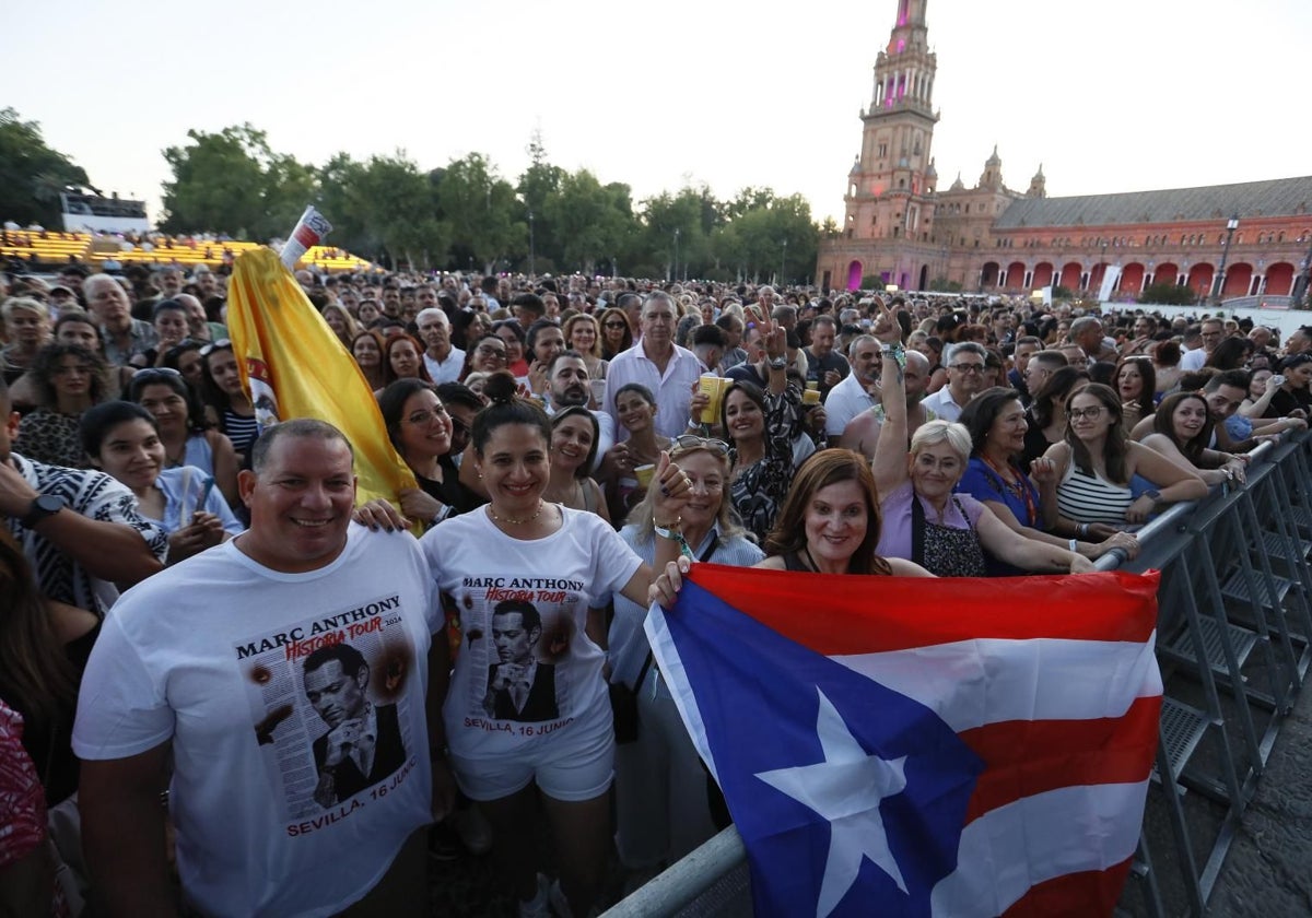 La Plaza de España llena de público para disfrutar del concierto de Marc Anthony en Icónica