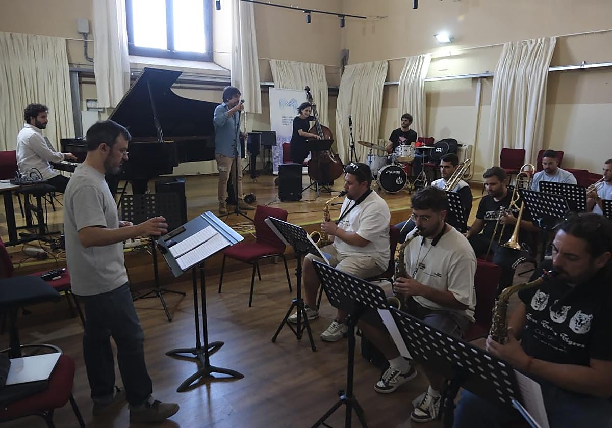 Ensayo de la Big Band del Conservatorio Superior de Música con Chico Pérez y Sergio de Lope
