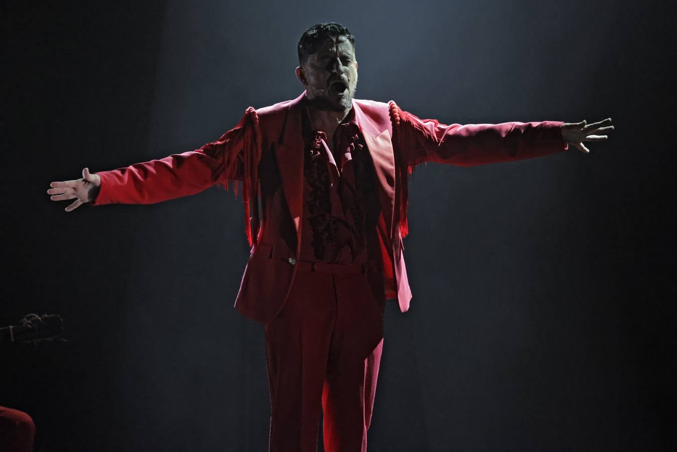 David Palomar, durante un momento de su espectáculo 'Desamparao' en el Teatro Alameda de Sevilla