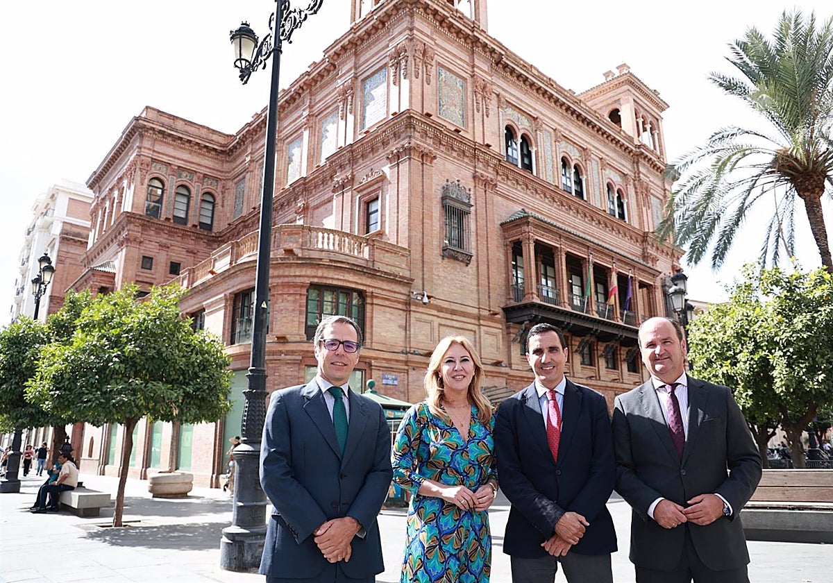 La consejera de Economía, Hacienda y Fondos Europeos, Carolina España, presenta las actuaciones de rehabilitación en el emblemático edificio Coliseo de Sevilla