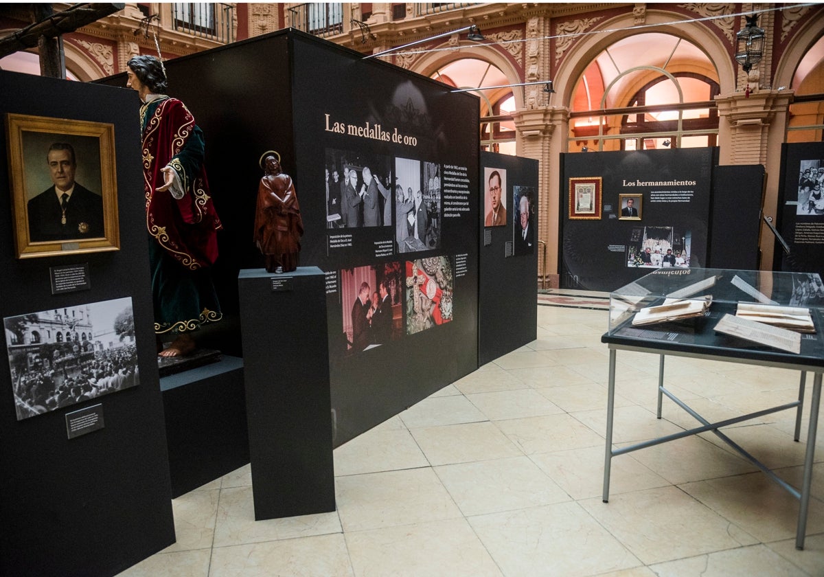 Detalles de la exposición del centenario de los Estudiantes