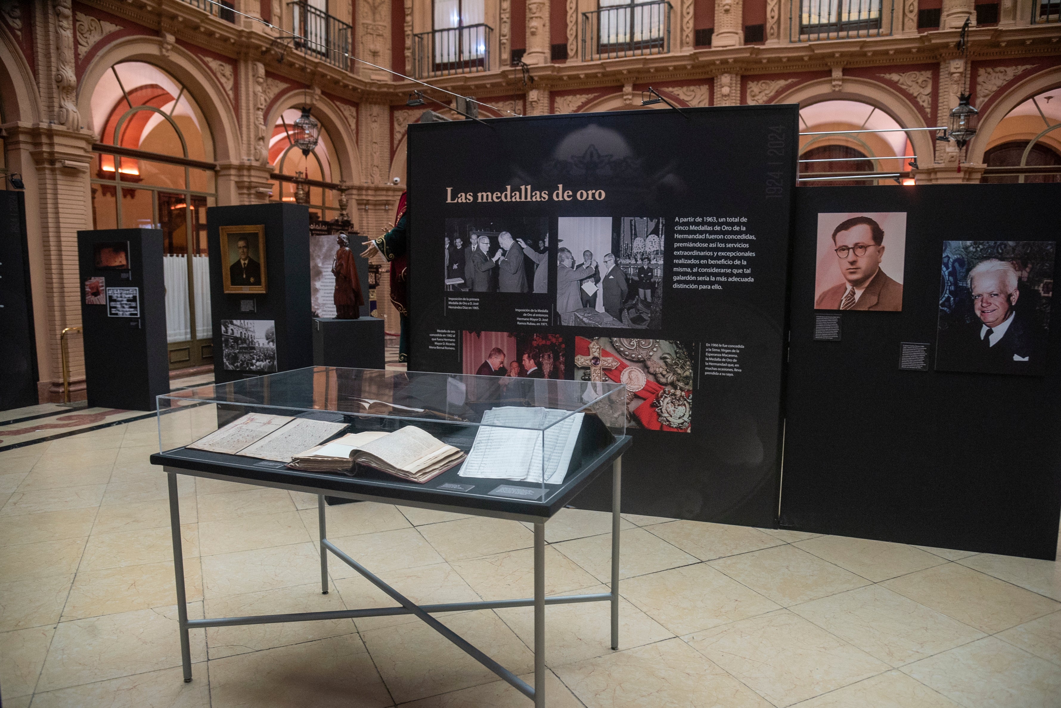 Detalles de la exposición del centenario de los Estudiantes