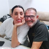 La actriz Rossy de Palma posa con Jesús Fernández, hermano de Fernando, conocido como 'La Estrella'