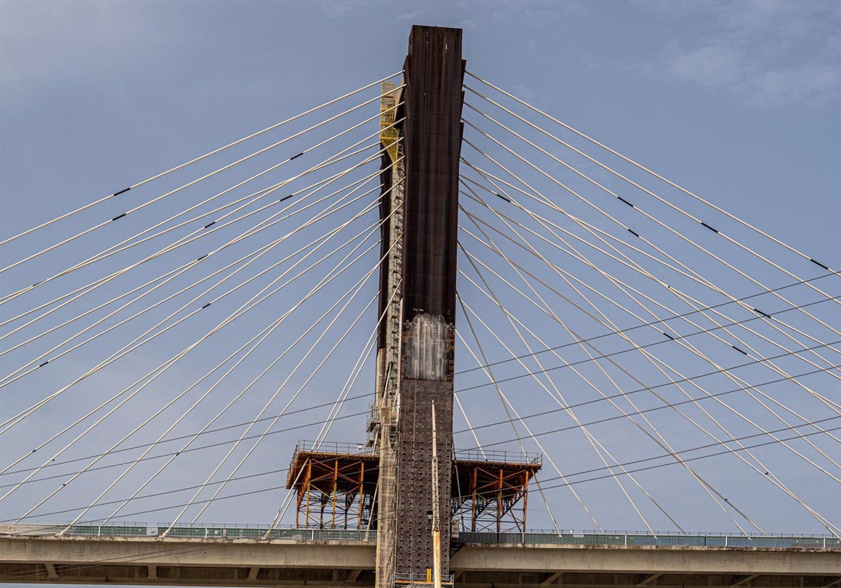 Imagen de las obras que se están llevando a cabo en el Puente del Centenario