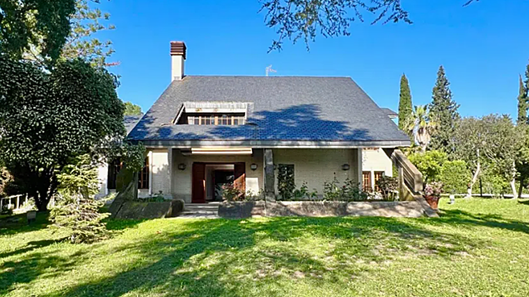 Este chalet en Tomares tiene un precio de compra de 1.500.00 euros