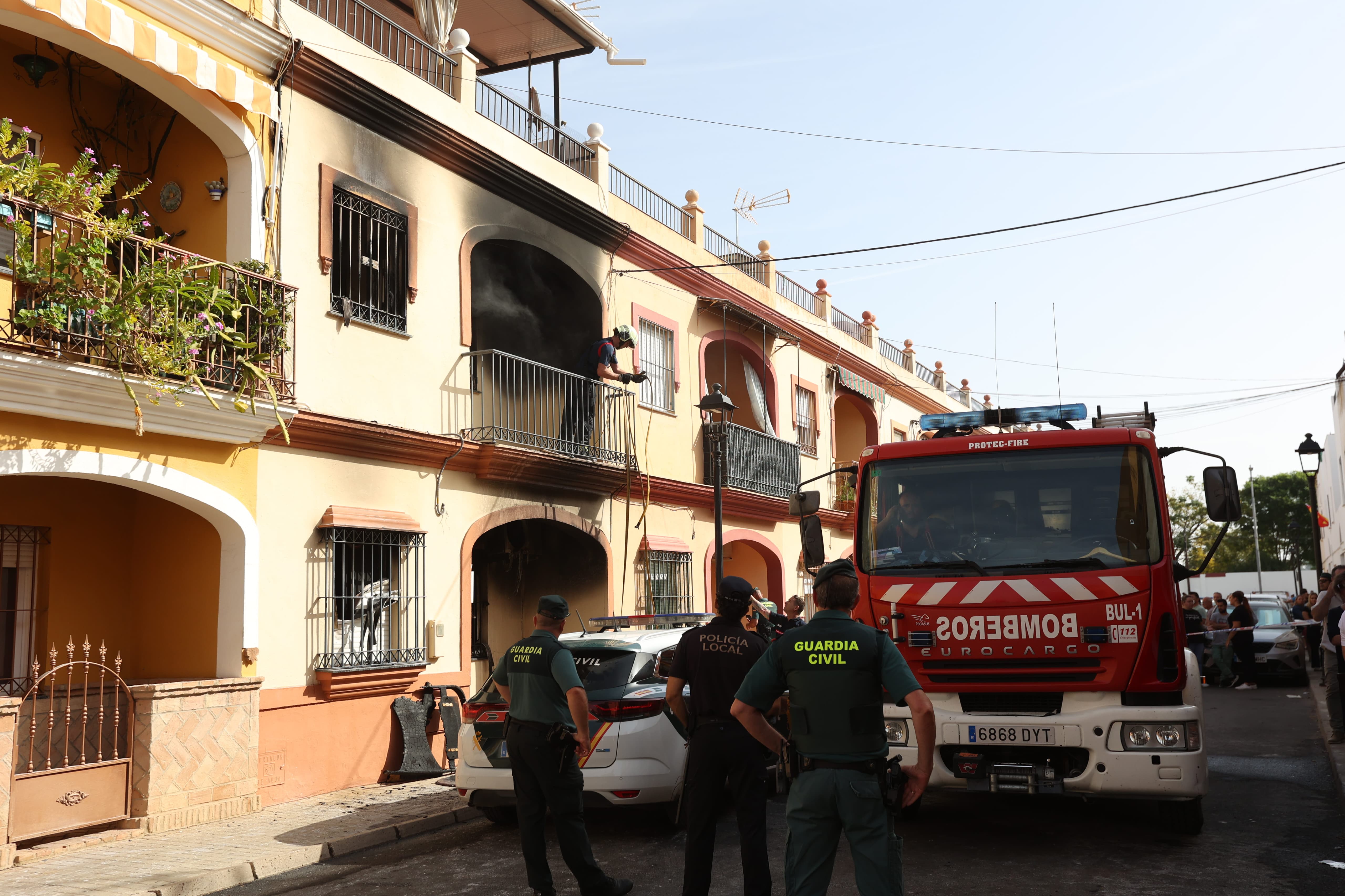 Imágenes que deja el trágico incendio de Guillena
