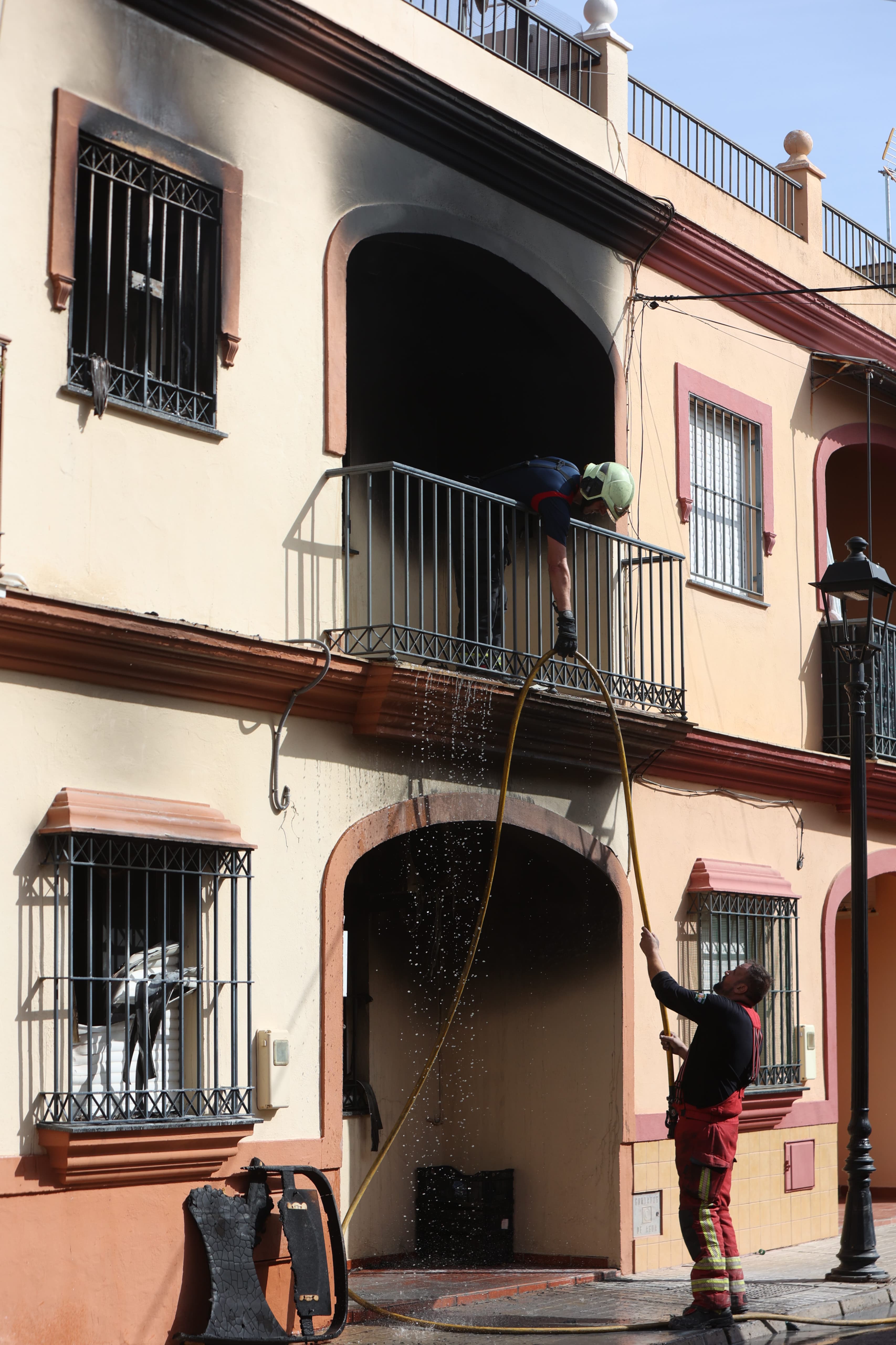 Imágenes que deja el trágico incendio de Guillena