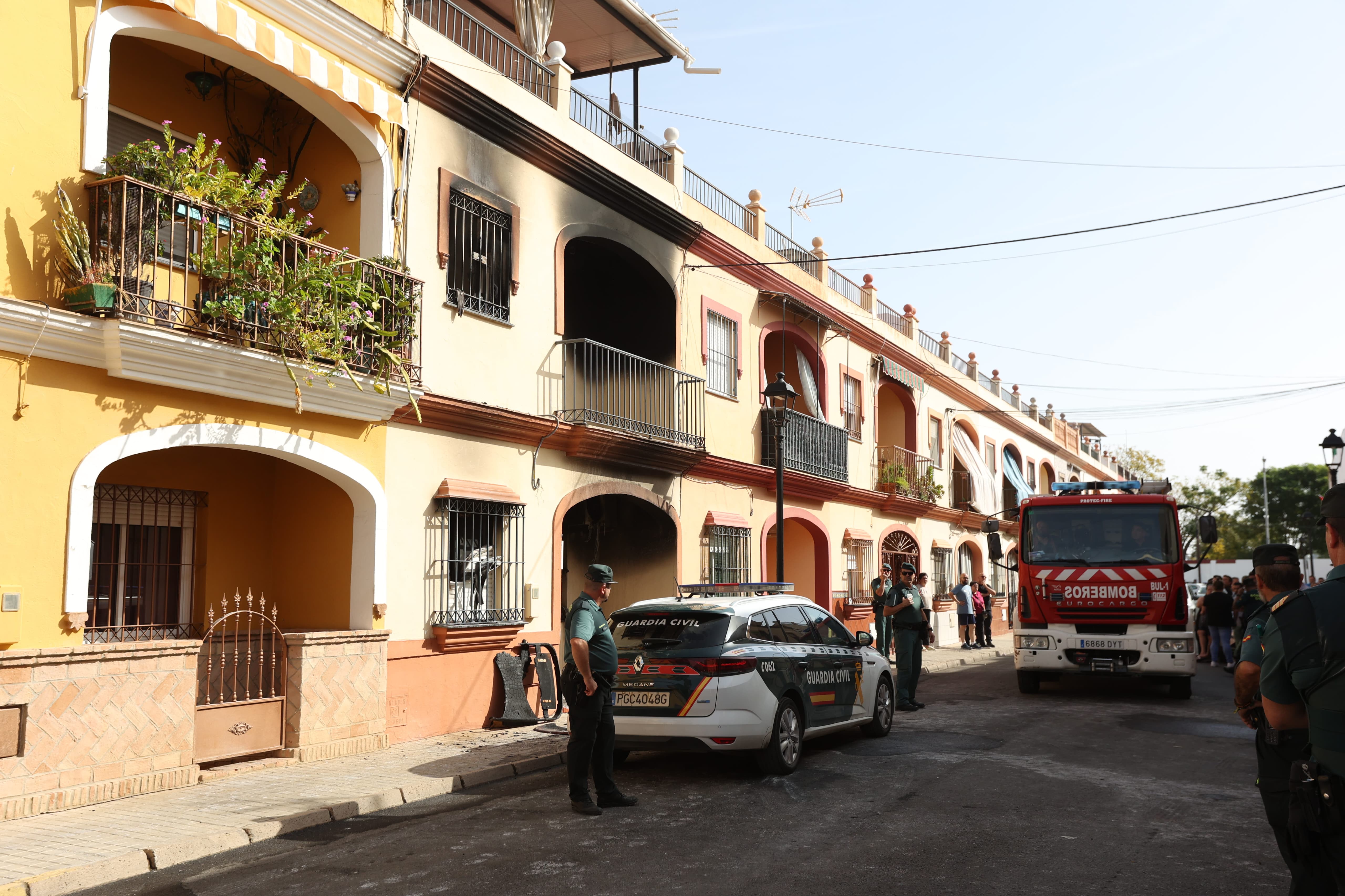 Imágenes que deja el trágico incendio de Guillena