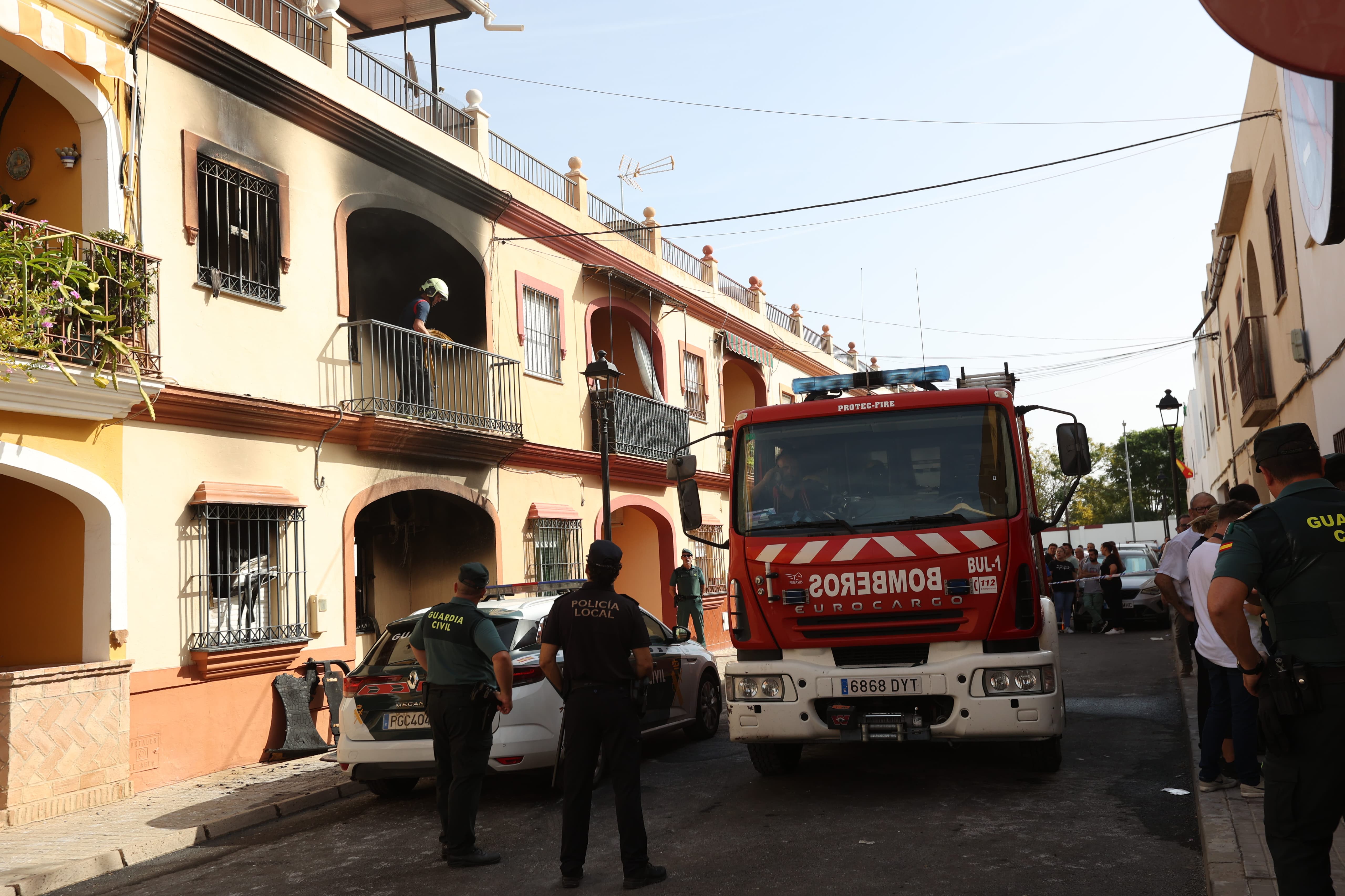 Imágenes que deja el trágico incendio de Guillena