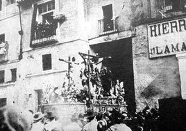 Techada: la calle de Sevilla que no veía el sol, pero sí el paso de una cofradía