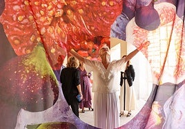 La exposición 'Tablao' en el CAAC reúne las creaciones de 38 artistas jóvenes