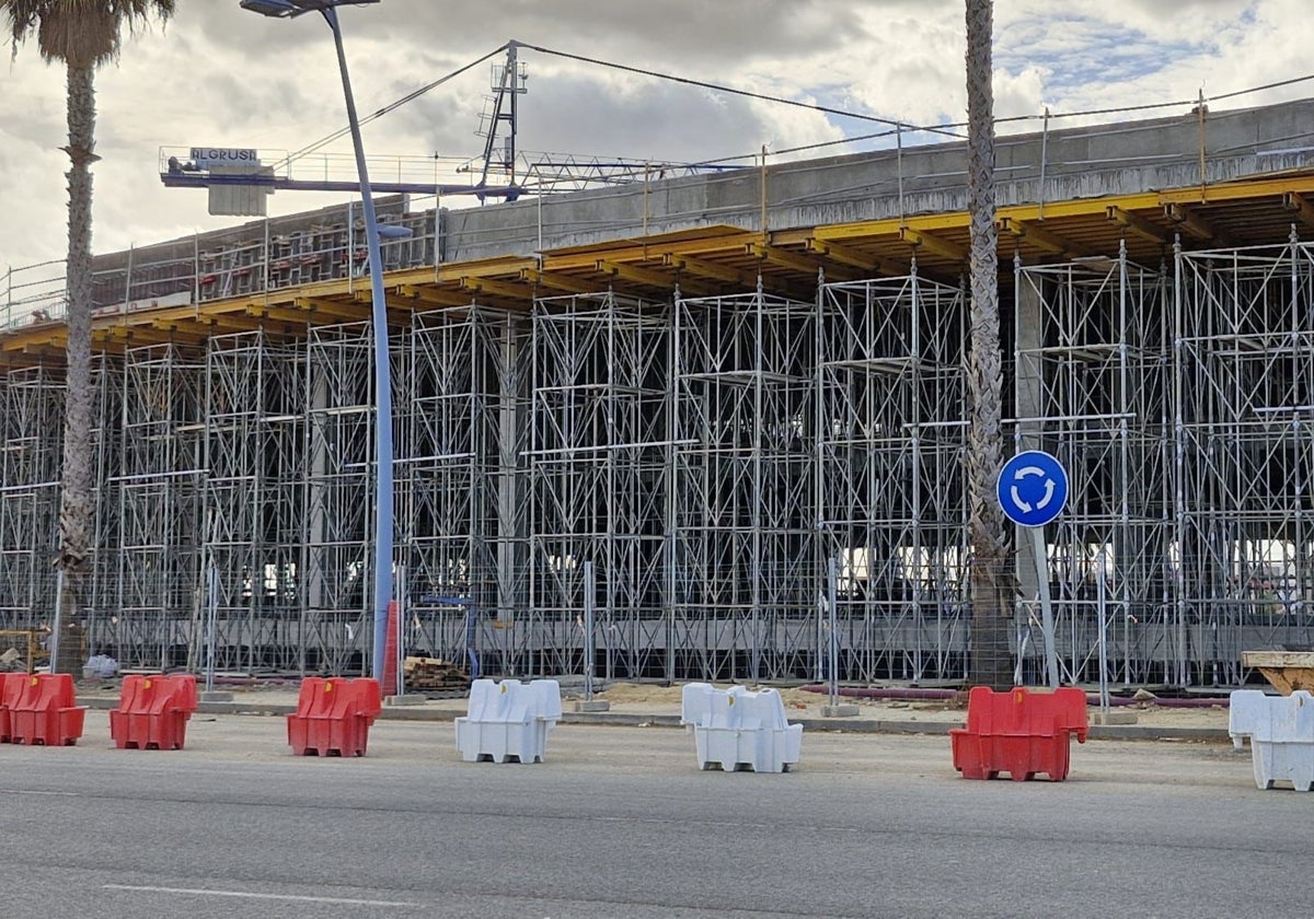 Obras de las plantas de aparcamiento en altura del rascacielos de Entrenúcleos