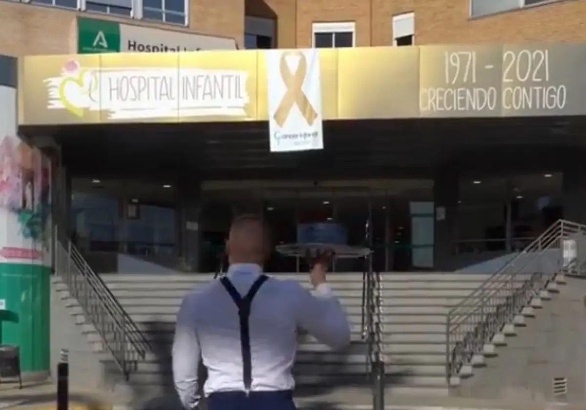 Ventura llegando al hospital Virgen del Rocío