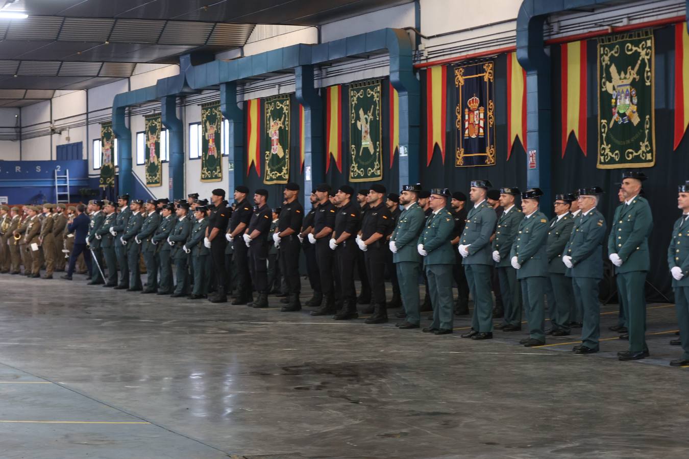 Celebración del día de la Virgen del Pilar en la comandancia de la Guardia Civil de Sevilla