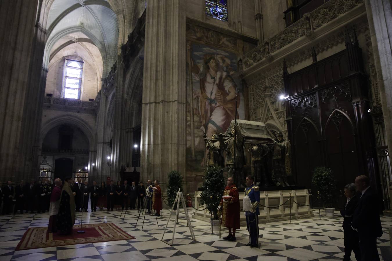 Homenaje ante la tumba de Colón en la Catedral de Sevilla y Te Deum en la capilla de la Virgen de la Antigua