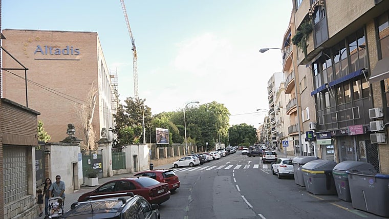 Calle Juan Sebastián Elcano, junto a la antigua Altadis. Al fondo, los jardines de Manuel Ferrand y Manuel Arellano