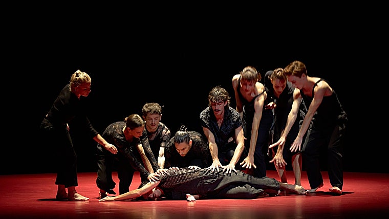 Otro de los momentos de 'Magnifiques' del coreógrafo francés Michel Kelemenis