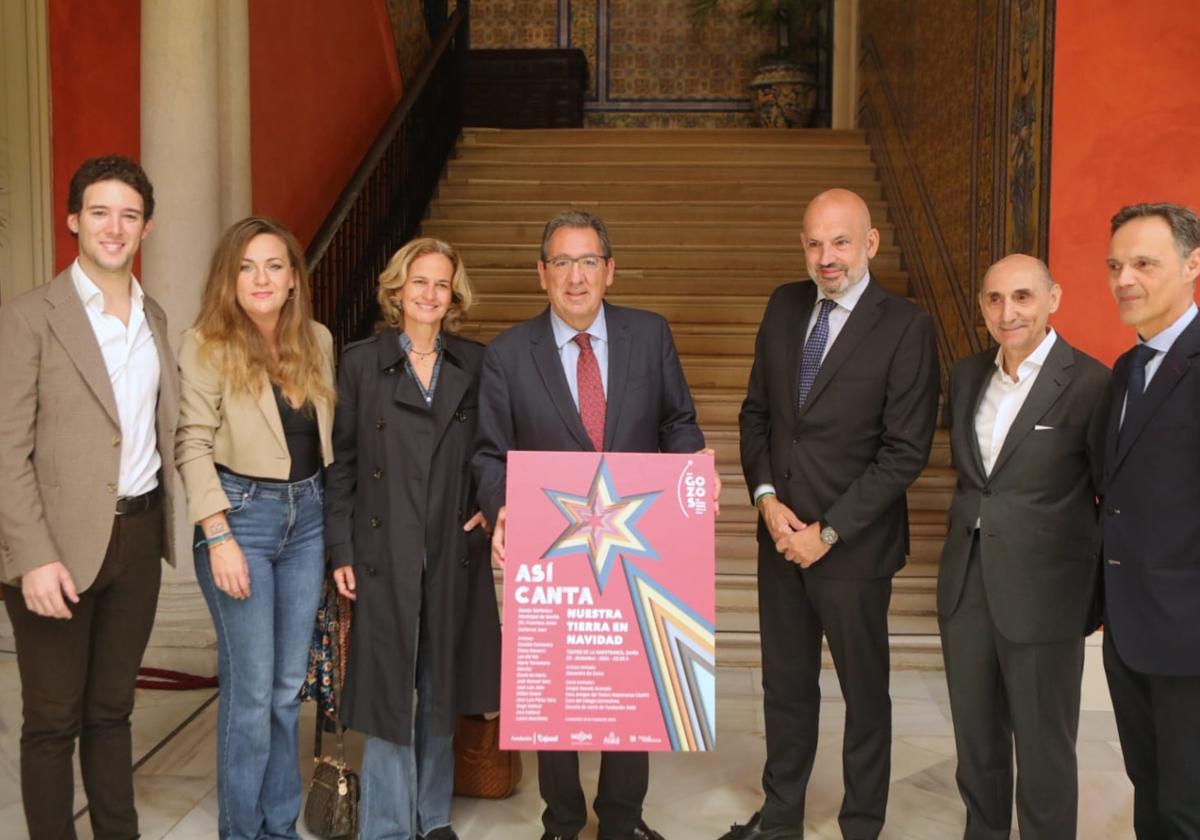 Foto de familia de la presentación del espectáculo 'Así canta nuestra tierra en Navidad'