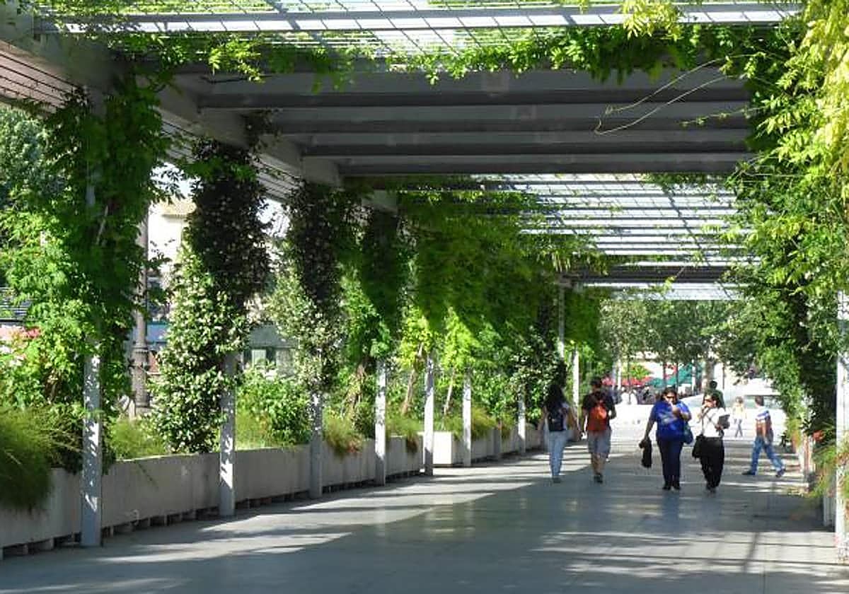 Pérgola del Paseo del Cristina, donde se iban a instalar los quioscos