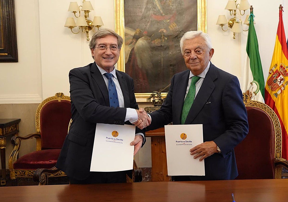 Rafael Carmona y Francisco Herrero, este miércoles durante la firma del protocolo