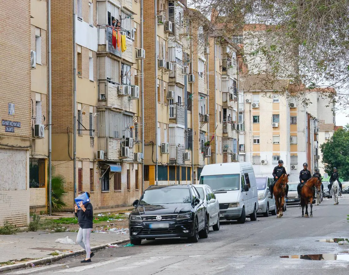 Gran operativo policial en el barrio de las Tres Mil Viviendas