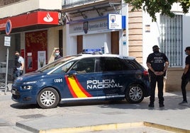 Investigan la muerte de un joven en Coria del Río tras precipitarse de un patio