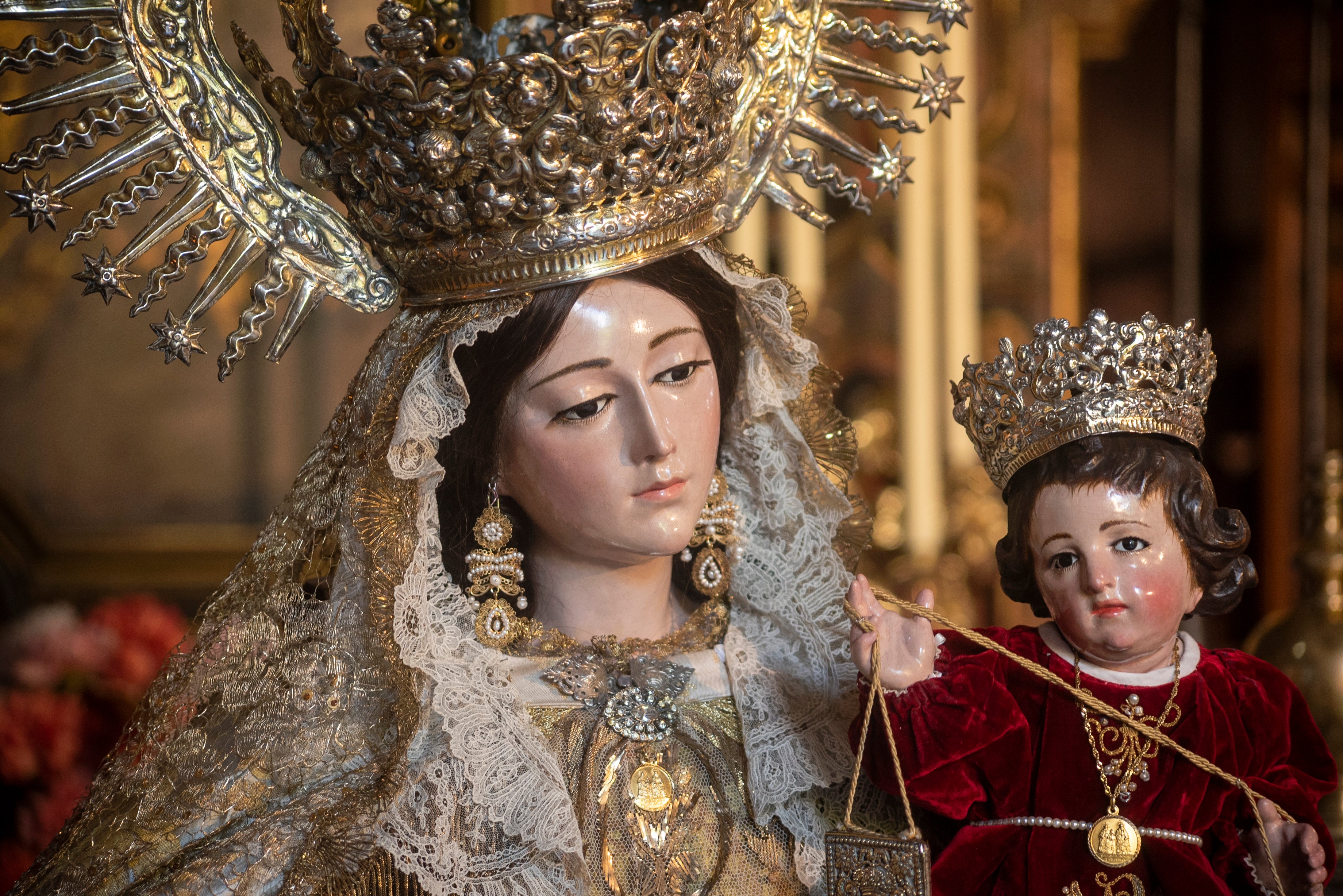 El besamanos de la Virgen de la Virgen del Carmen de Santa Ana