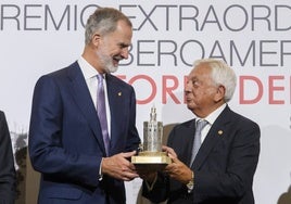 Imágenes de la entrega del premio Torre del Oro al Rey Felipe VI en Sevilla