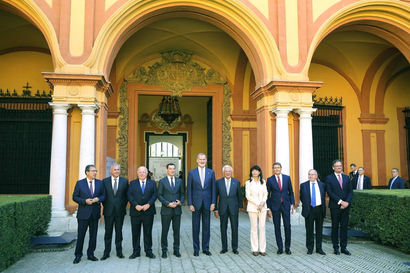 La entrega del premio Torre del Oro al Rey ha tenido lugar en el Real Alcázar de Sevilla