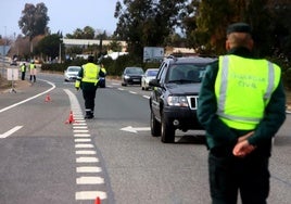 Una víctima mortal y cuatro heridos tras el desvío de una furgoneta a la altura de Écija