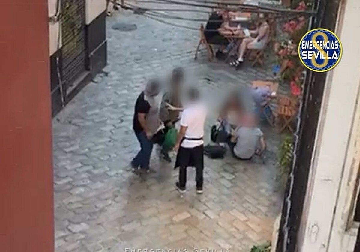 Imagen de la agresión en el barrio de Santa Cruz