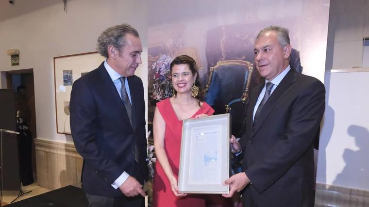 Lola Pons recibe en la Casa de ABC de Sevilla el XXIV Premio Joaquín Romero Murube
