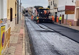 El Ayuntamiento de Sevilla repavimentará  el acerado de la avenida de Jerez en el entorno de Viamed