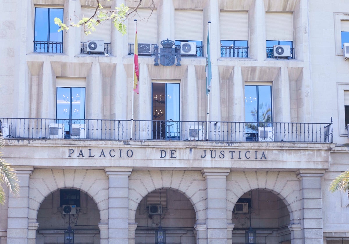 Fachada de la Audiencia de Sevilla