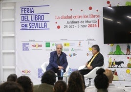 Vila-Matas muestra en la Feria del Libro de Sevilla su pesimismo por la gentrificación de las grandes ciudades