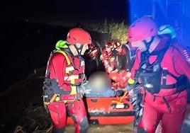 Rescatan a 22 personas atrapadas en su casas de Los Palacios por la DANA