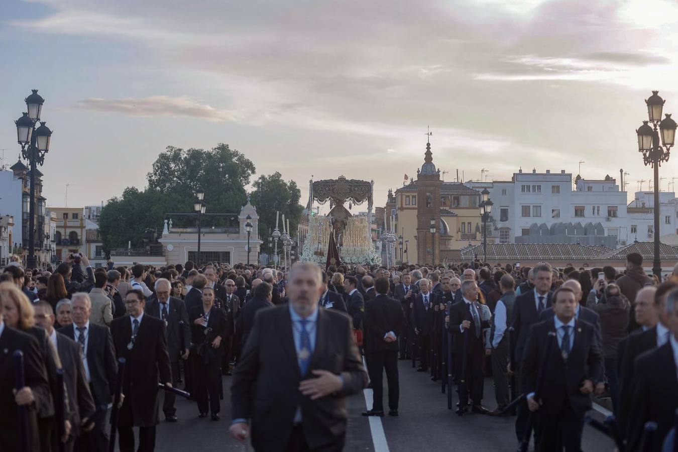 La Estrella ha estado en todo momento acompañada de una multitud de fieles