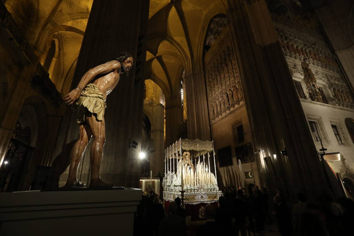 La exposición está dividida en tres bloques, y ofrece un viaje por los orígenes, devociones y manifestaciones de la piedad popular